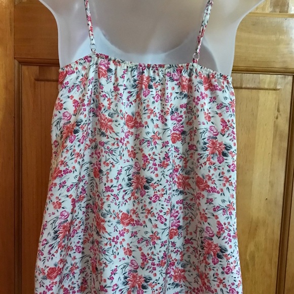 Queen Esther Floral Print Tank Top Cami Blouse
Size Small 4 - 6
100% Polyester - Picture 8 of 13